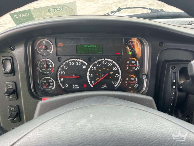 2021-freightliner-m2-106-image-12