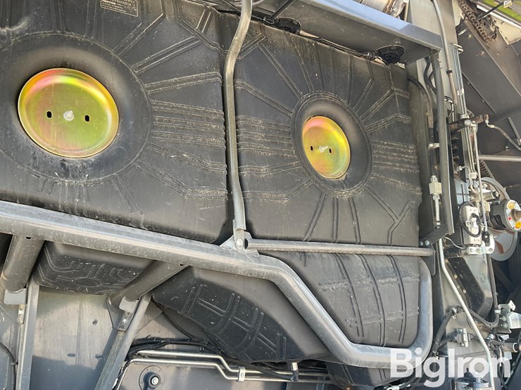 2021-claas-lexion-7400-image-14