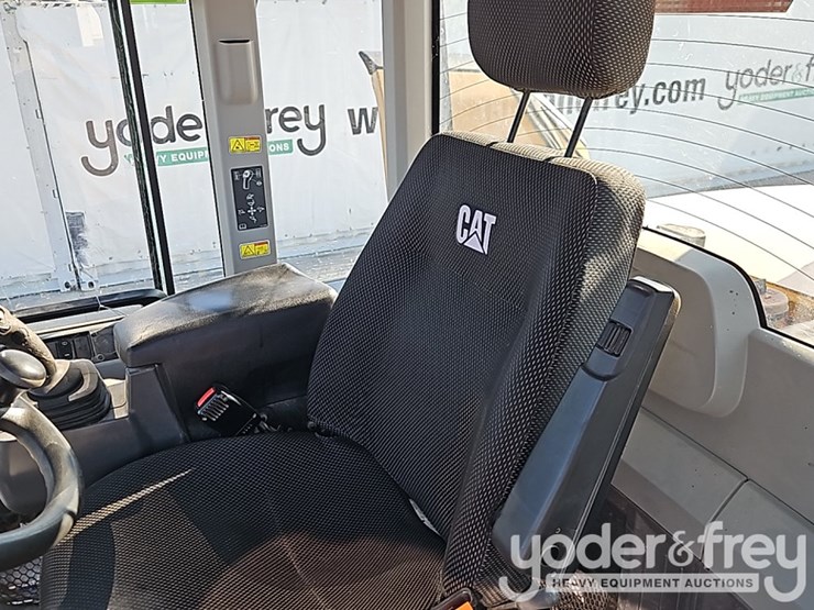 2021-caterpillar-926m-image-23