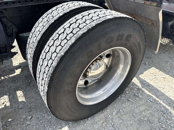 2014-kenworth-t680-image-16
