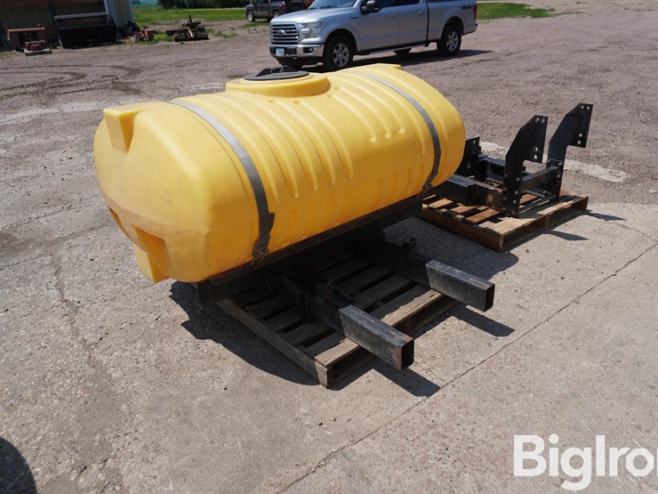 john-deere-8200-300-gal-fertilizer-tank-&-mounts-image-5