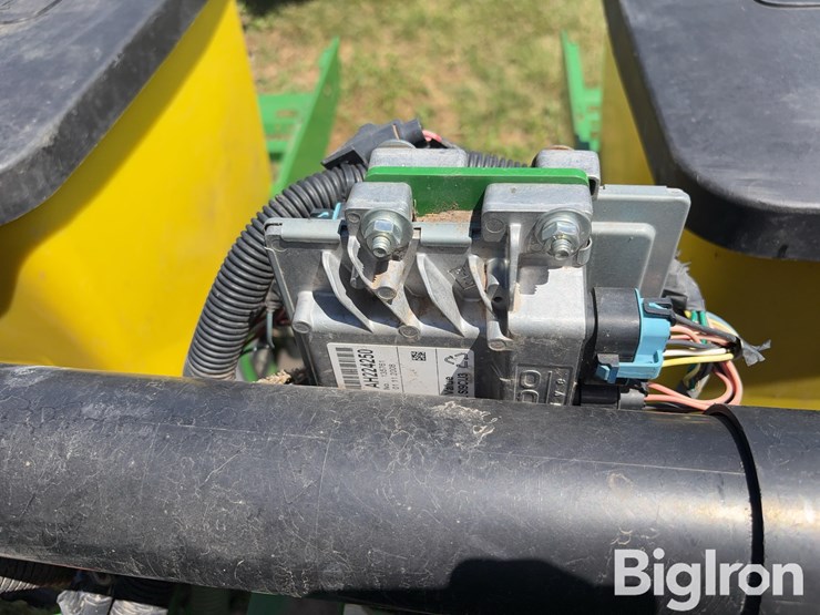 john-deere-7300-image-16