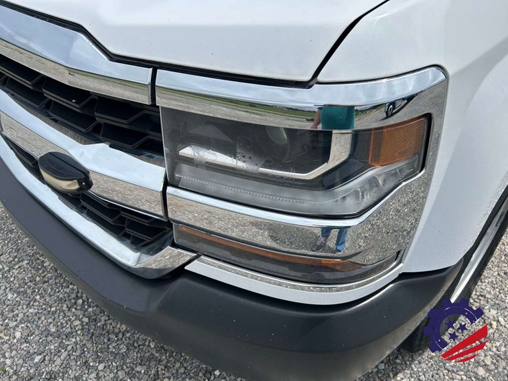2018-chevrolet-silverado-pickup-truck-image-11