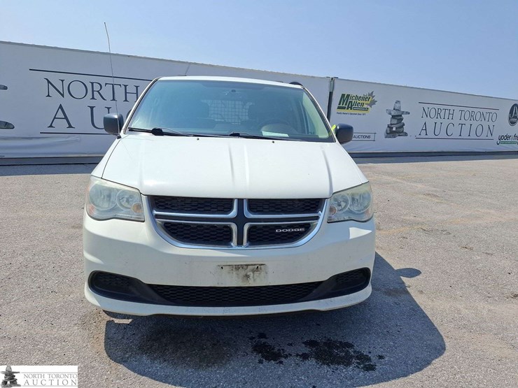 2011-dodge-grand-caravan-se-image-2