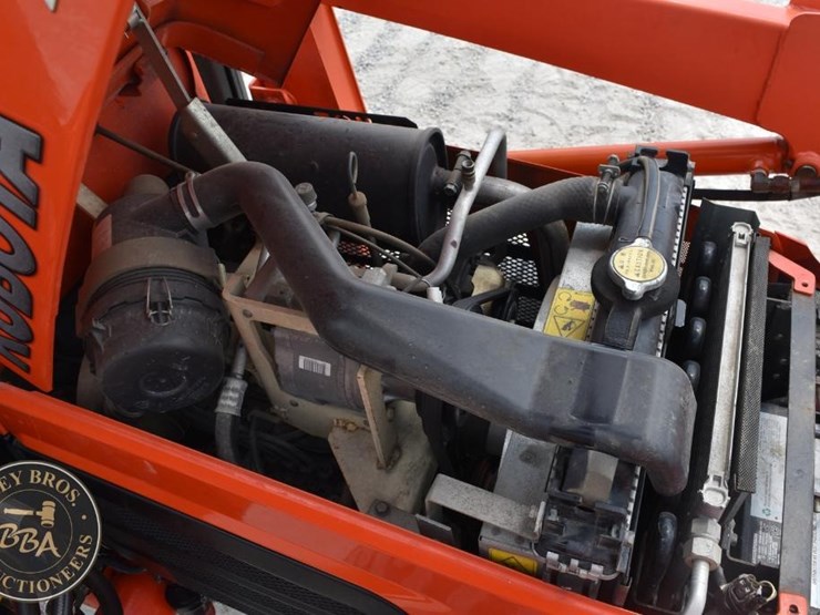 2013-kubota-b3000hsd-image-33