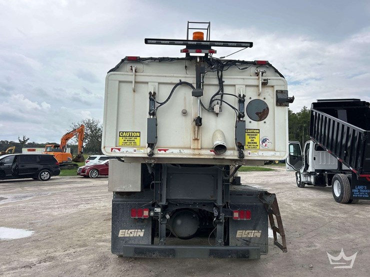 2019-freightliner-m2-106-image-61
