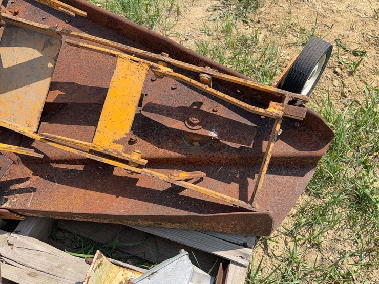 cub-cadet-mower-deck-image-8