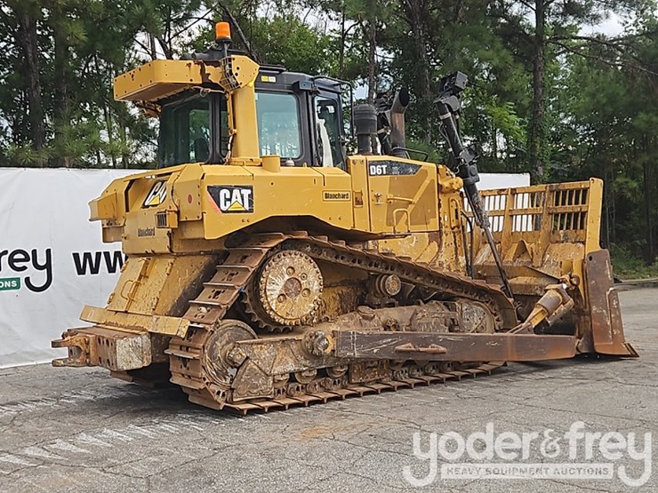 2014-caterpillar-d6t-image-5