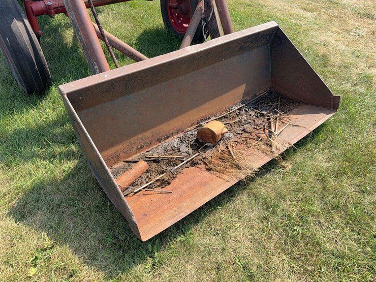 farmall-340-gas-with-loader-image-9