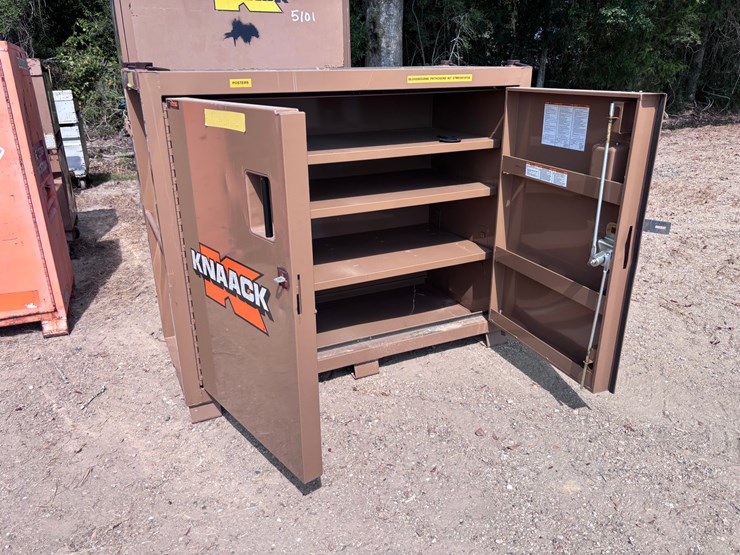 #5100-•-jobsite-toolbox-with-miscellaneous-items-image-1