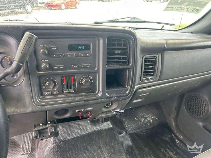 2003-chevrolet-silverado-3500-image-18