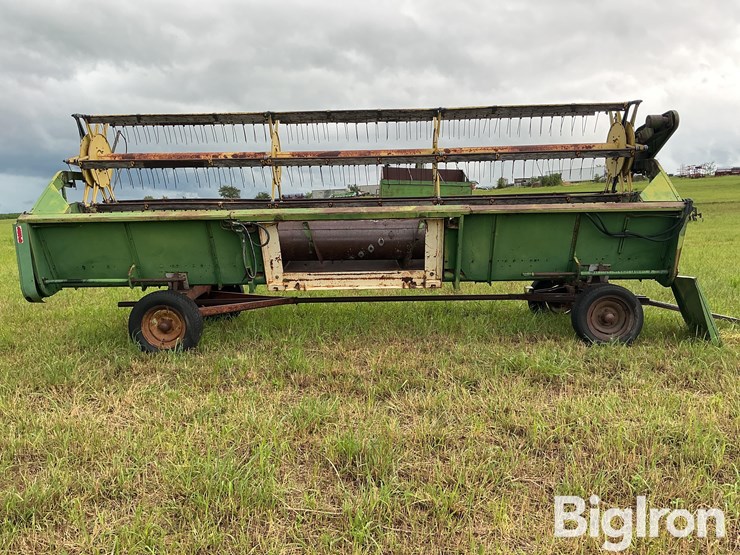 john-deere-220-image-6
