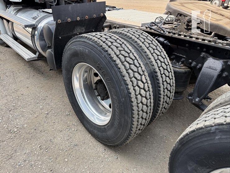 2013-freightliner-cascadia-113-image-29