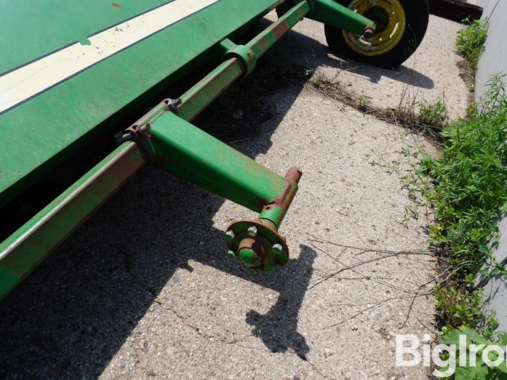 john-deere-220-image-11