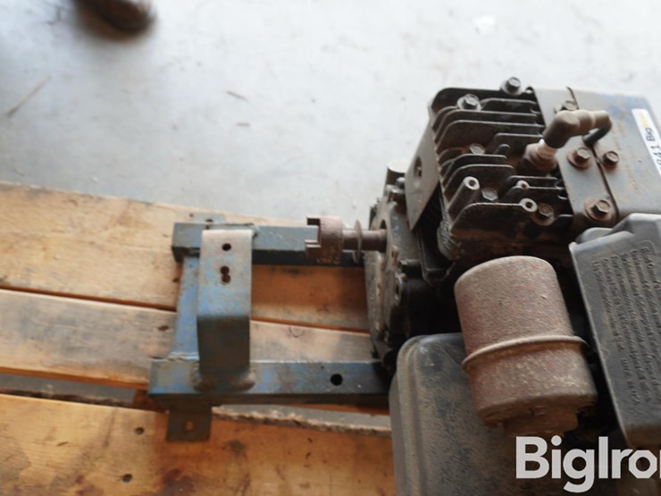briggs-&-stratton-3-hp-gas-motor-image-14
