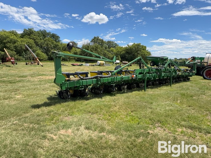 john-deere-7300-image-3