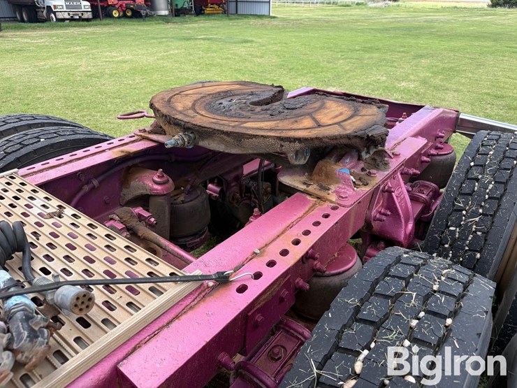 2000-peterbilt-379-image-19