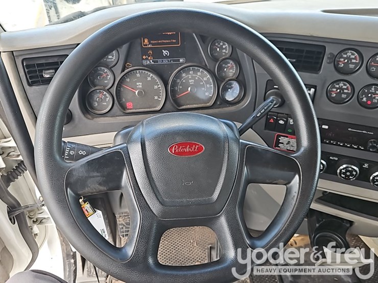 2018-peterbilt-567-image-39