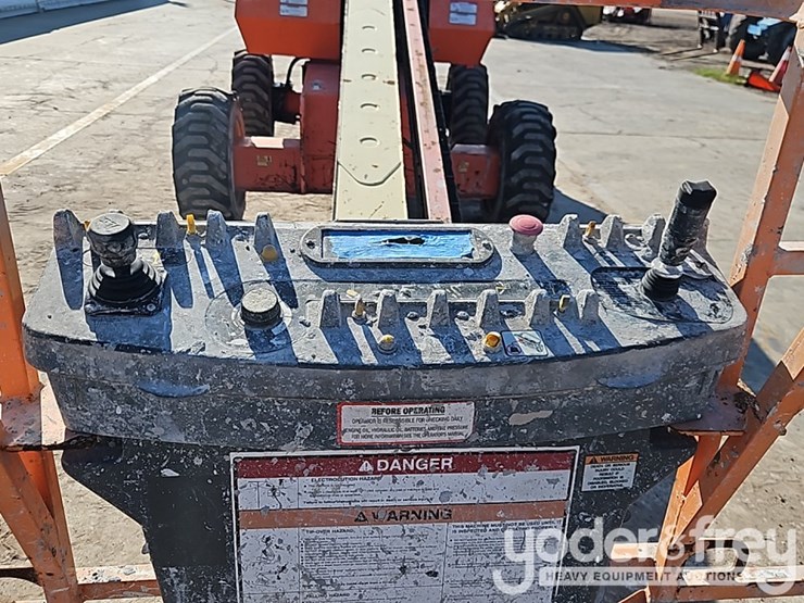 2016-jlg-600s-image-13