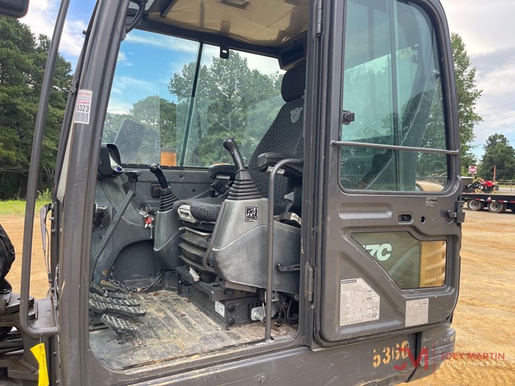 2019-case-cx57c-mini-excavator-image-19