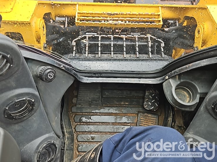 2023-caterpillar-279d3-image-27