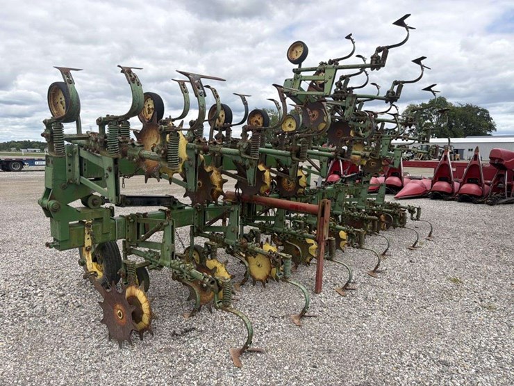 john-deere-16-image-2