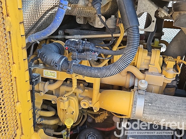 2022-caterpillar-d3-lgp-image-23