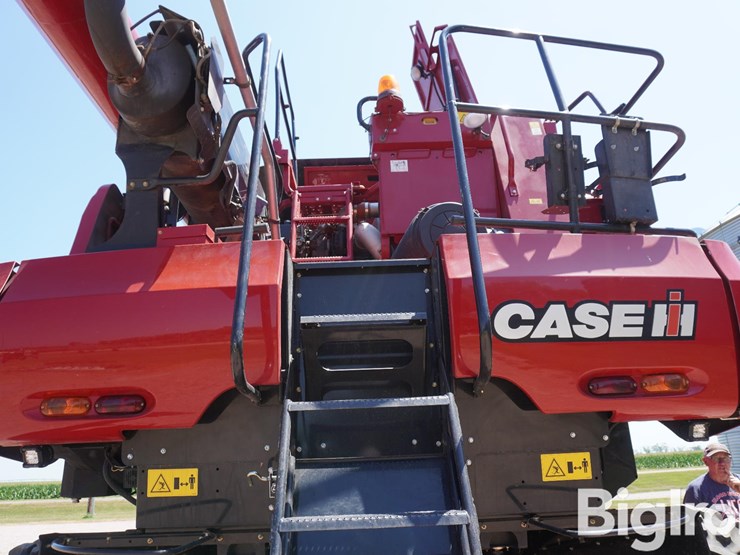 2014-case-ih-5140-image-11