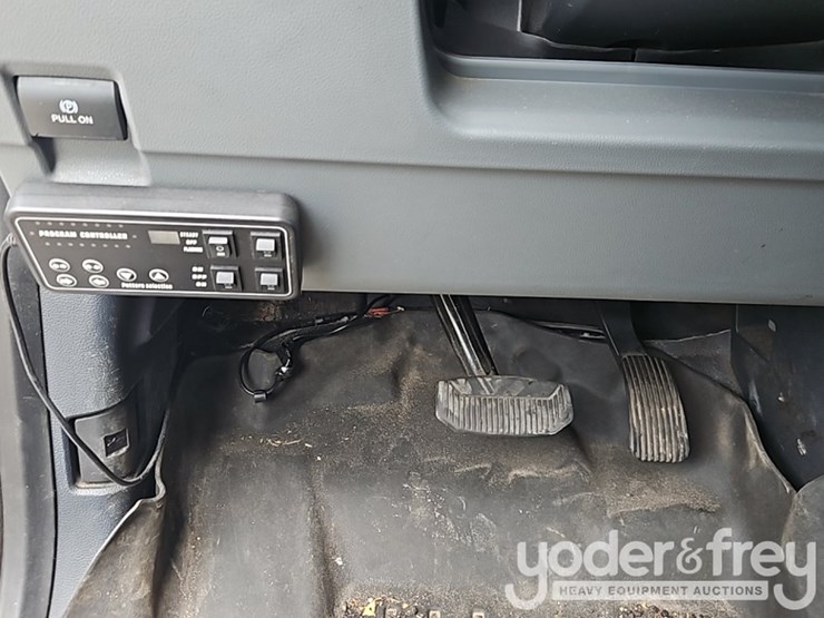 2023-ford-f550-xl-image-29