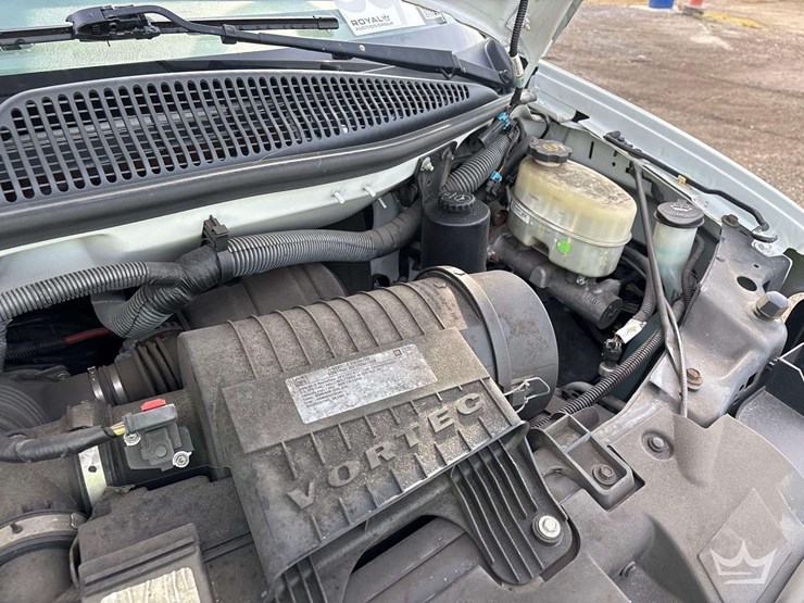 2017-chevrolet-express-2500-image-9