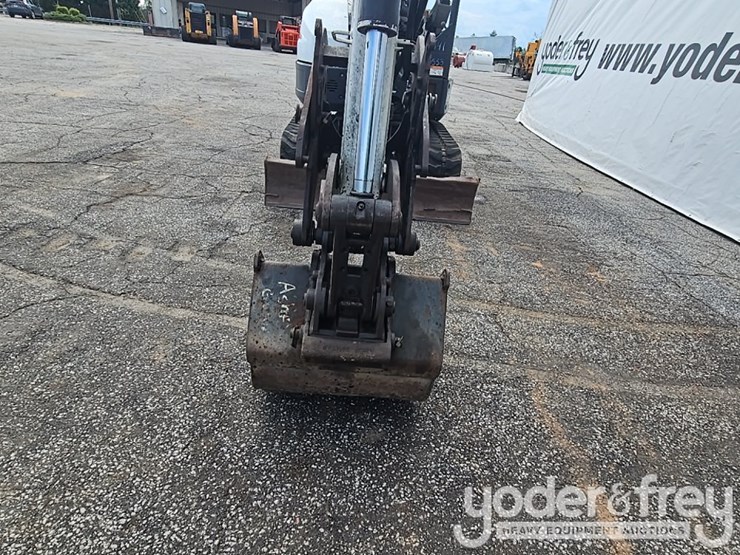 2016-bobcat-e32-image-10