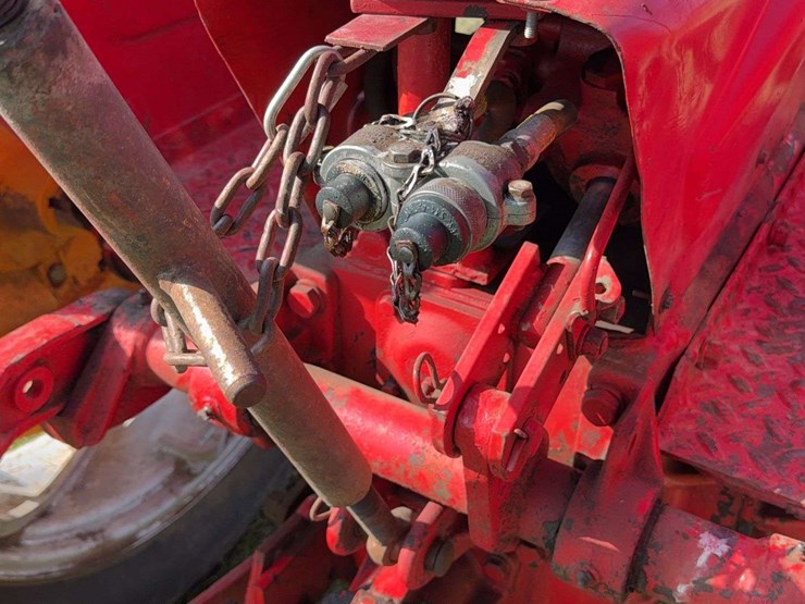massey-ferguson-444-image-33