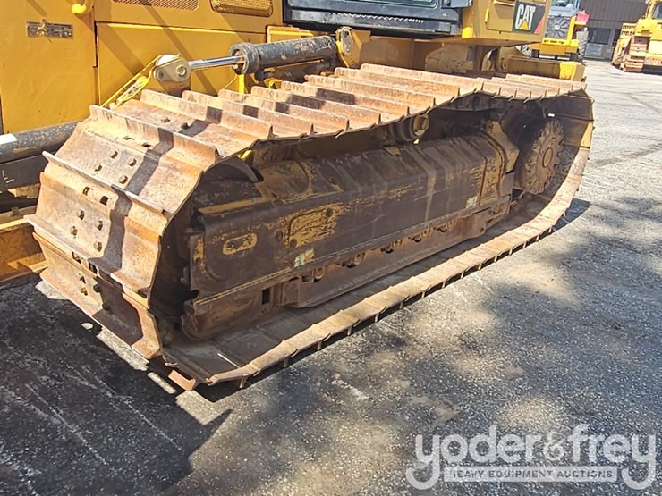 2015-caterpillar-d5k2-lgp-image-15