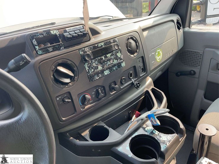 2011-ford-cargo-image-13