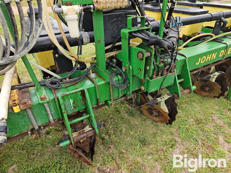 john-deere-7300-image-10