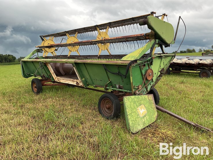 john-deere-220-image-5