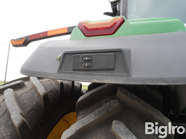 john-deere-8r-250-image-11