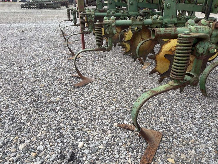 john-deere-16-image-15