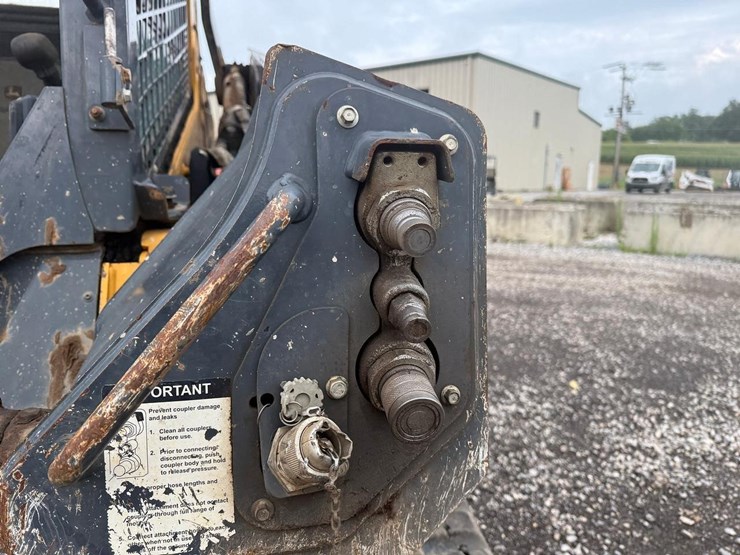 2021-deere-333g-image-13