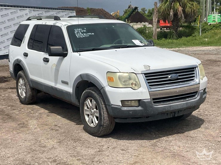 2006-ford-explorer-image-2
