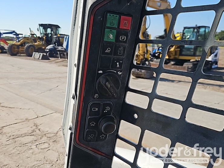 2021-bobcat-t64-image-29