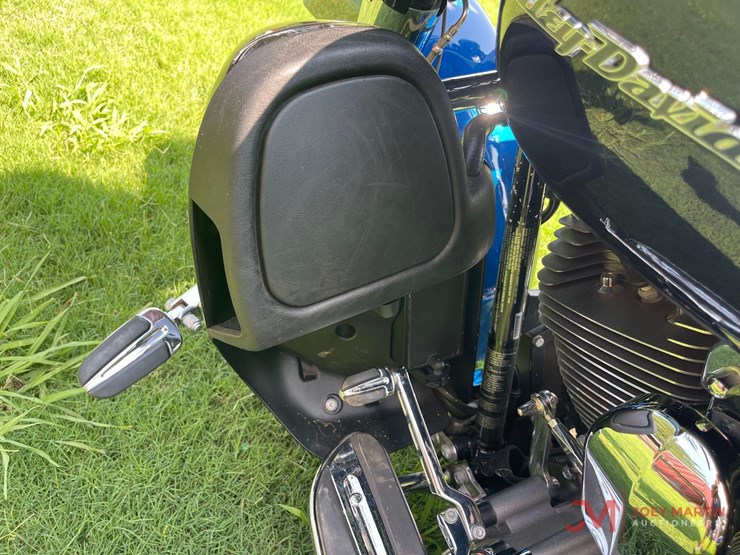 2014-harley-davidson-cvo-limited-mt.-rushmore-project-image-15