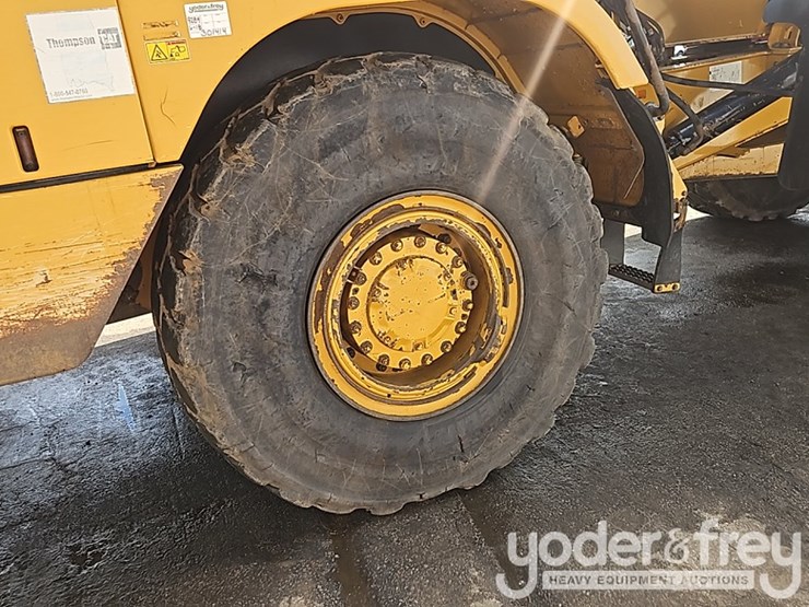2021-caterpillar-730-image-9