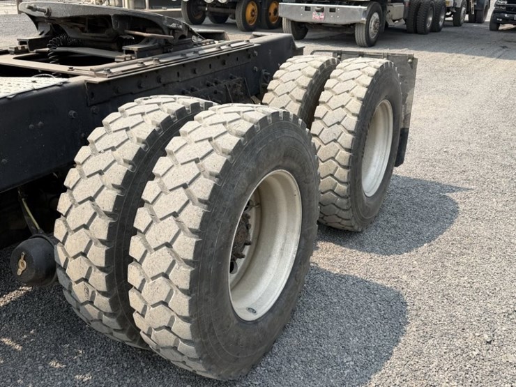 2004-international-5500i-t/a-truck-tractor-image-15