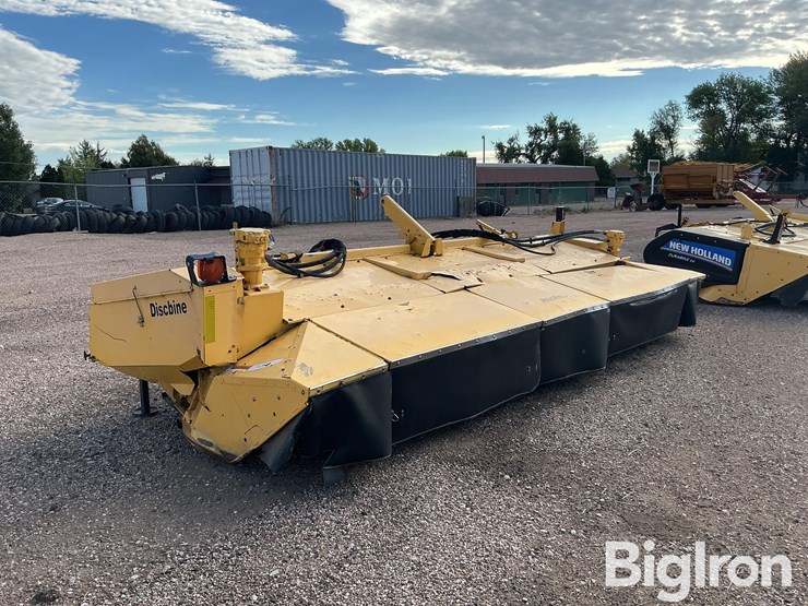 new-holland-750hd-image-3
