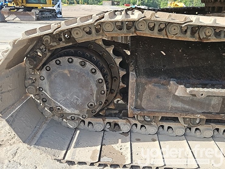 2019-caterpillar-323-image-9