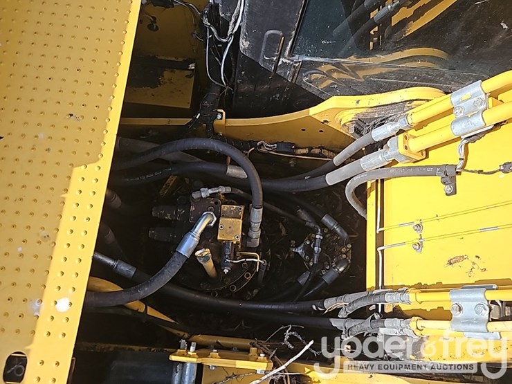2019-caterpillar-323-image-30