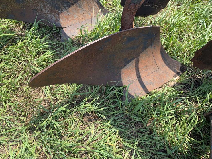 mccormick-deering-412-four-bottom-14”-fast-hitch-mold-board-plow-image-17