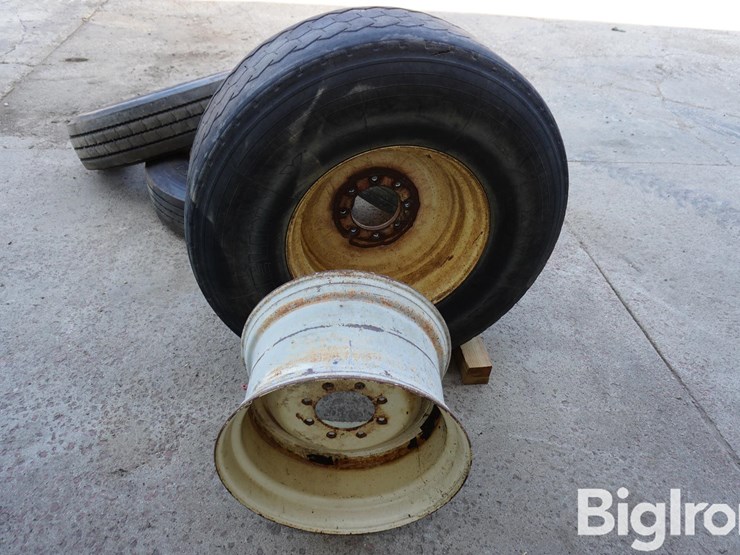445/65r22.5-tire-and-rims-image-2
