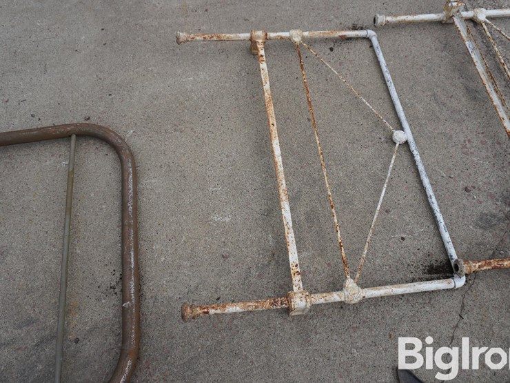 bench-brackets-&-headboards-image-16